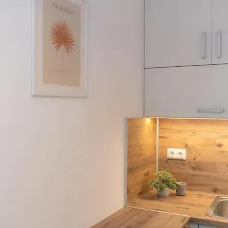 Cozy 1bdrm Apt/walk To The Beach Apartment