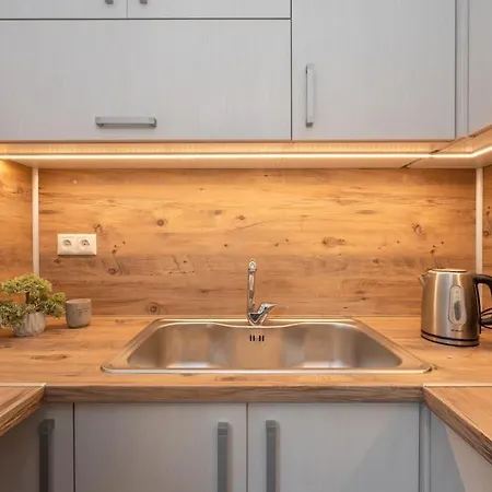 Cozy 1bdrm Apt/walk To The Beach